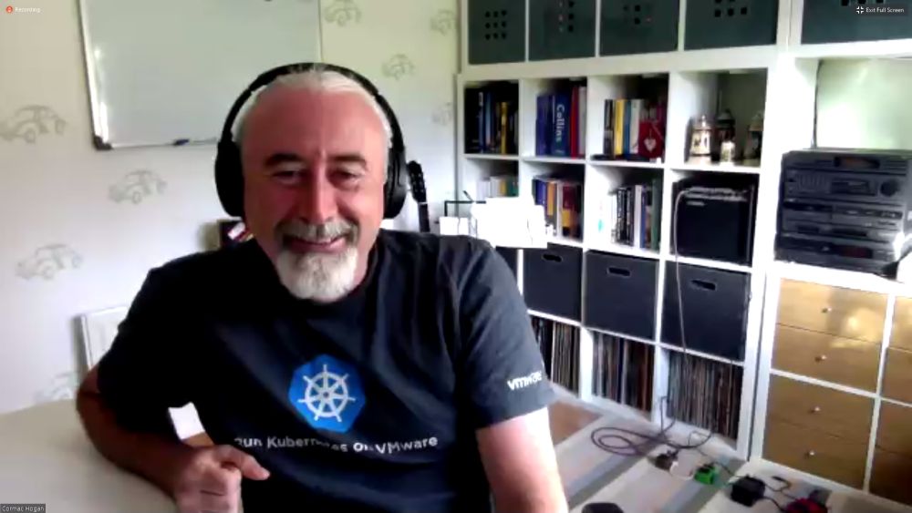 CGhioc's tweet photo. vRoadshow @VMUGRO  is on now with @FrankDenneman @DuncanYB and @CormacJHogan https://t.co/smfyHpdUAC @MyVMUG @ravatheodor @01004753 @MichaelStoica https://t.co/5qRXE8lccl