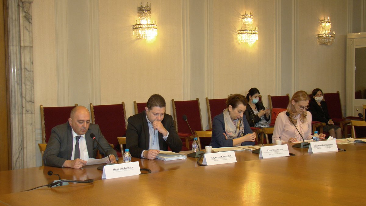 ceaoef's tweet photo. @ceaoef изслуша ръководството на Министерство на икономиката във връзка с текущото състояние на ръководените от ведомството оперативни програми в контекста на преодоляване на икономическите последствия от пандемията COVID-19.
Повече тук: https://t.co/5engngqvuA https://t.co/zCY78XUJQ7