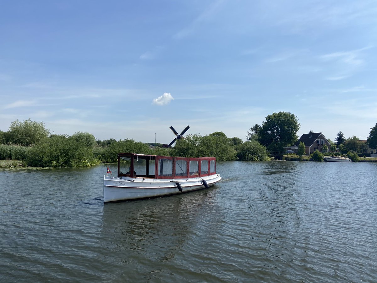 Salonboot weer opgehaald. Binnenkort gaan we weer varen met gepaste afstand!  Kijk voor arrangementen . boei26.nl #varen #vecht #salonboot #smockywhiskytour