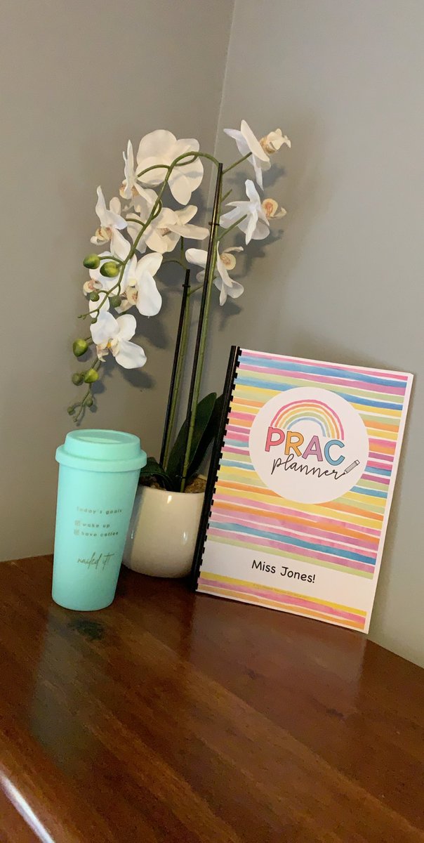 PRAC READY! 4 months and this girl will be finished uni! 🙌🏼 how do you prepare for prac? #acuedu_p