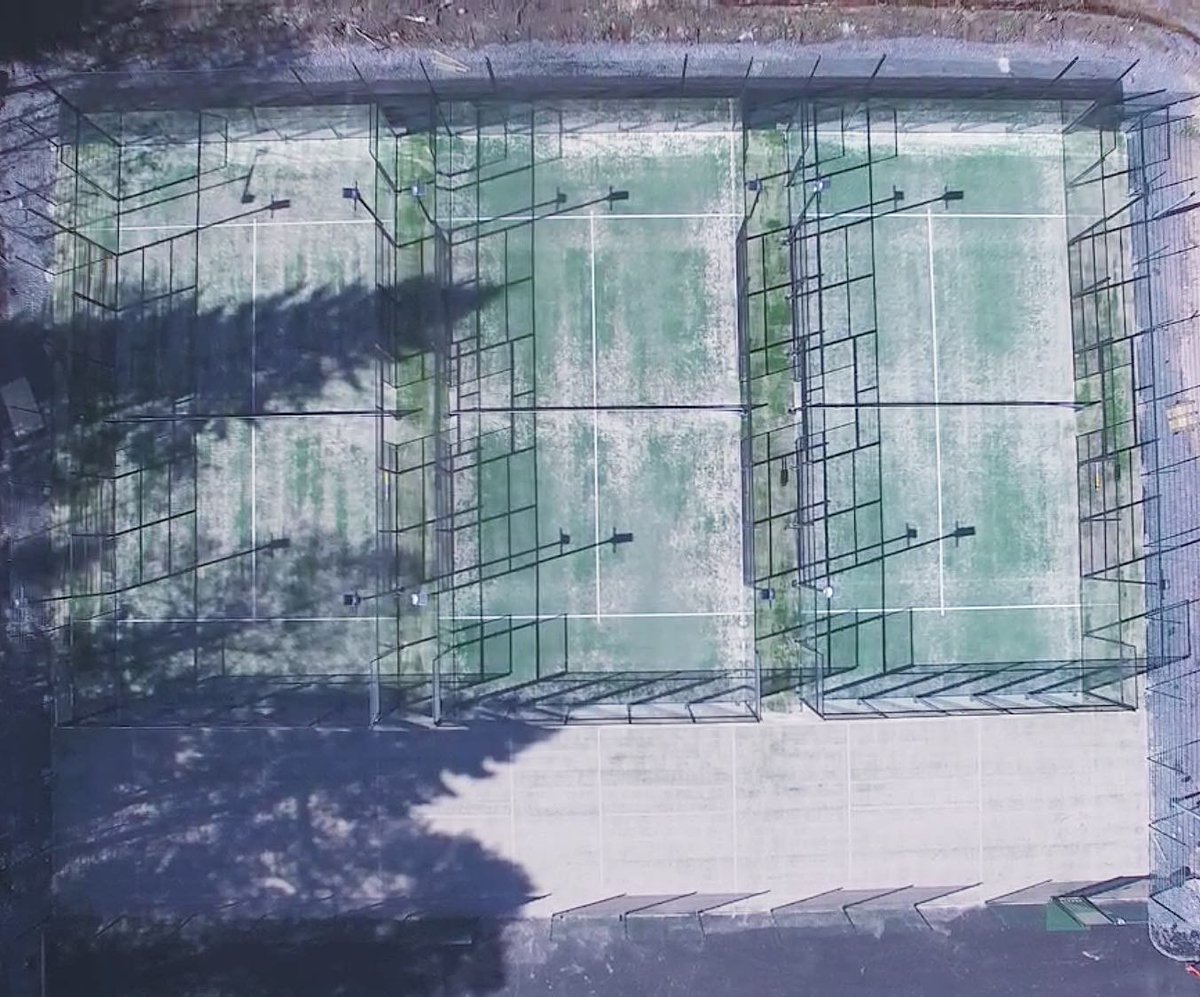 Maailmaturnaus's tweet photo. Padel Challenge 2020 pelataan heinäkuussa näissä upeissa puitteissa. 😎☀️
Sateen sattuessa pelipaikkana on Pori Padelin sisäkentät. ☔

#Maailmaturnaus #PoriPadel #PorinTennishalli #Pori #PadelFI https://t.co/DNHn9Kxfwj