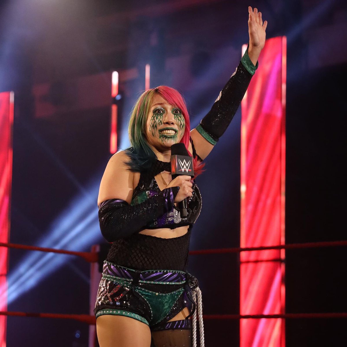 WWE 女子プロレス ASUKA ( 明日華、華名)直筆サイン入りアートポスター