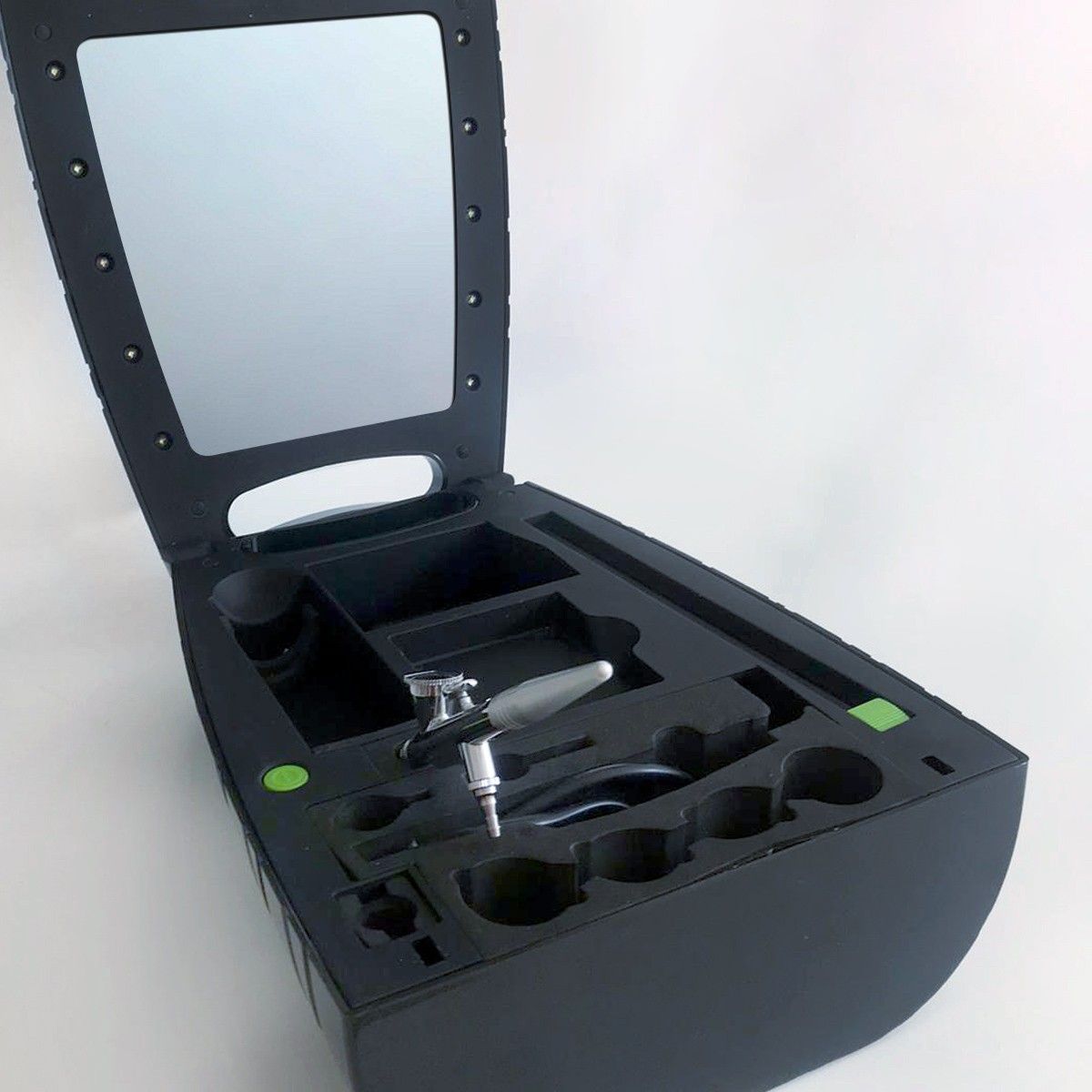 Airbase Make-Up tweet media