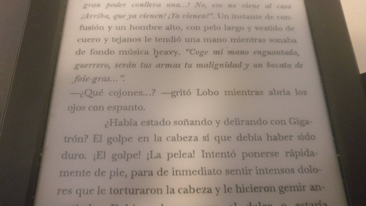 Fortfroslic's tweet photo. @sinenaescharly, @GigatronOficial, en el libro Madrid Zombi que esta leyendo mi señora @Miss_Tetitas os nombran, y ademas con el temazo La Tierra del Rock! https://t.co/4gWy3PZ6Kb