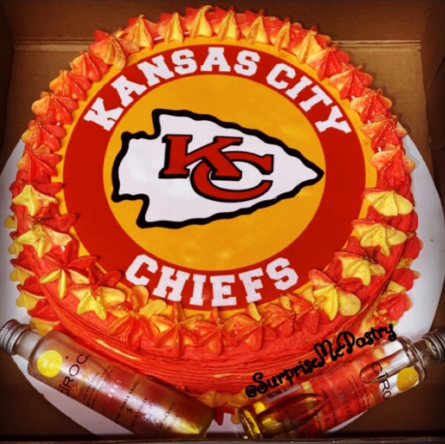 QueenieJ_SMP's tweet photo. Take A Glance At My Work🥰 #RetweetForSupport #SmallBusinessOwner #BlackBusinessOwner #BlackBusiness #AtlBaker #AtlCakes #Cakes #SurpriseMePastry https://t.co/oTrWLcQc3C