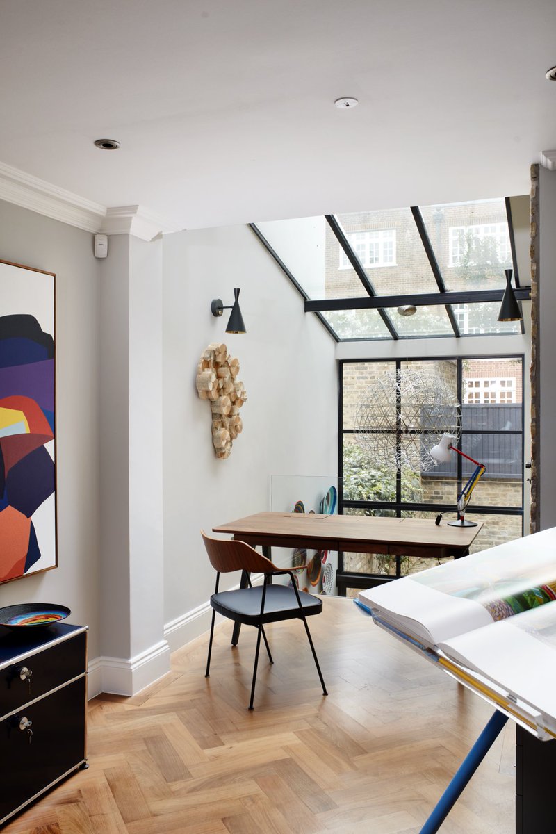 adearchitecture's tweet image. The Crittall window and structural glass roof light allow an abundance of light into the home office space of our recent project in Chelsea.

Architect: @adearchitecture
Glazed screen: @Clementwindows
Interiors: @colour_interiors_ltd 
Photographer: @mattclaytonphoto