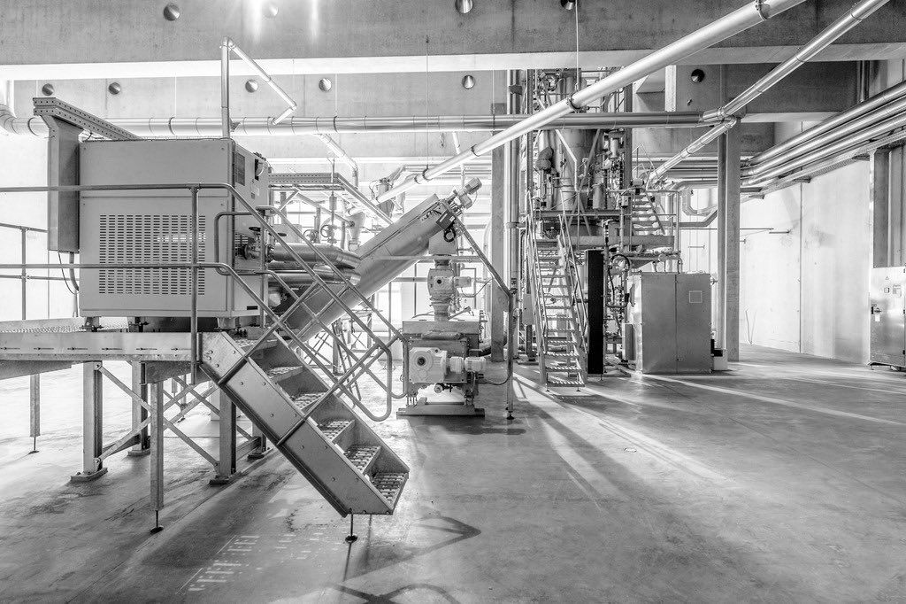 KronesAG's tweet photo. Recycling at its best♻️ The #KronesMetaPure technology makes you independent of material procurement, saves you lots of costs and last but definitely not least – comes up with solid arguments in terms of sustainability and ecological efficiency #GermanBlingBling #Krones #KronesAG https://t.co/gfKgH3Sm0X