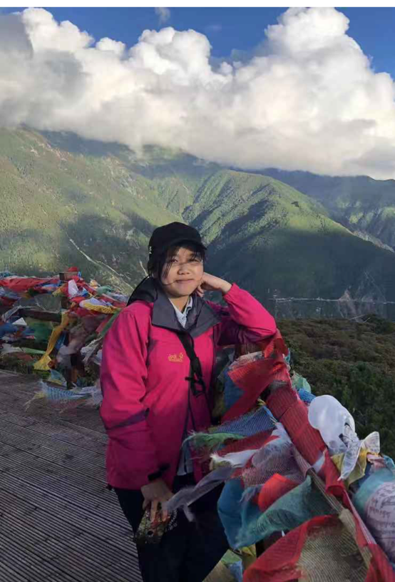 Jinlin Chen is studying fruit flies and their parasitoids  @OxZooDept. For her DPhil she hopes to unravel how communities are assembled and how they respond to climate change, supervised by  @OwenTLewis.