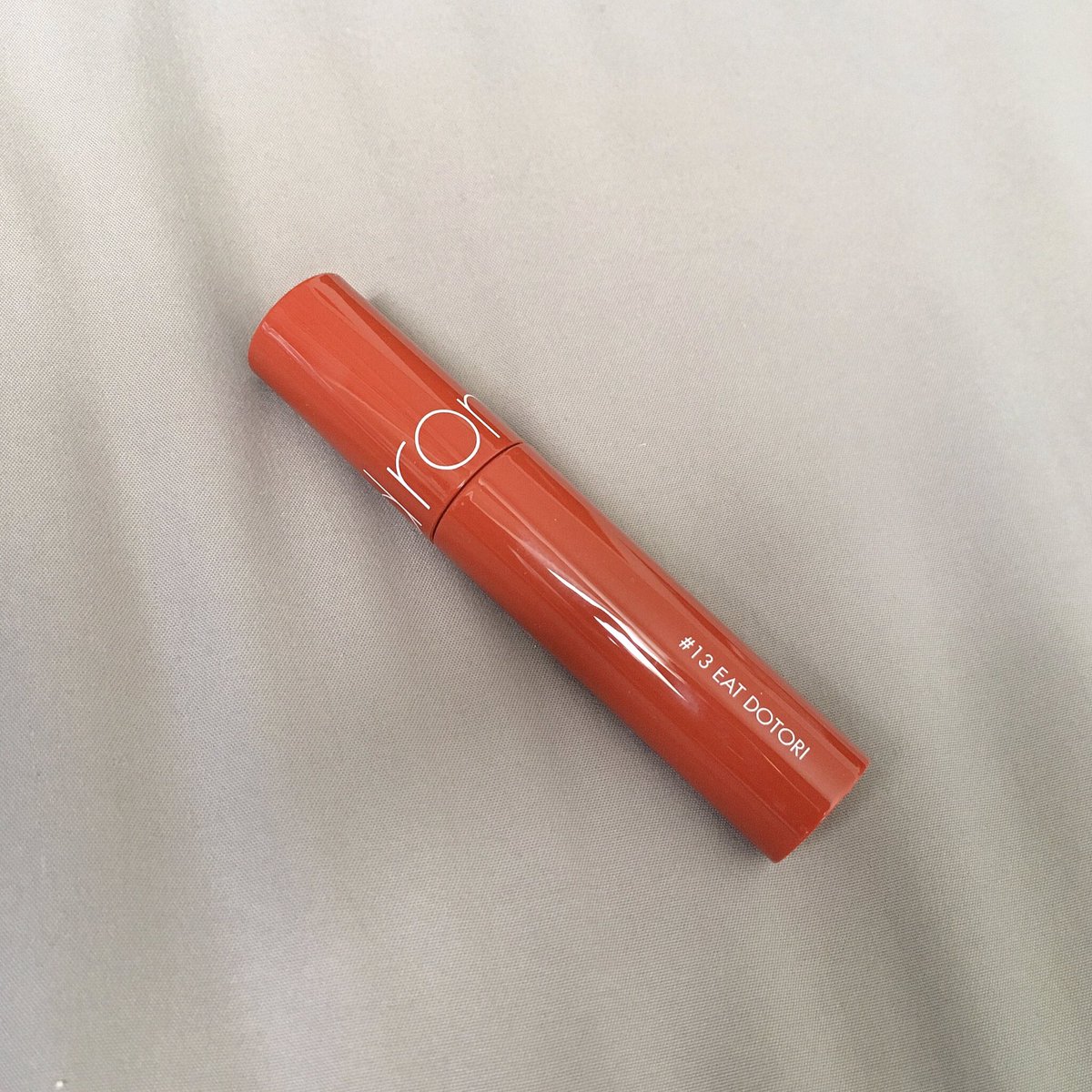 はらみ 裏側矯正1年2ヶ月め ずっと気になってたロムアンドのティント買うた かわい ティントは歯紅隊の強い味方だけど 仕事向けの色味に出会ったことないんだよな あと荒れがち 歯列矯正