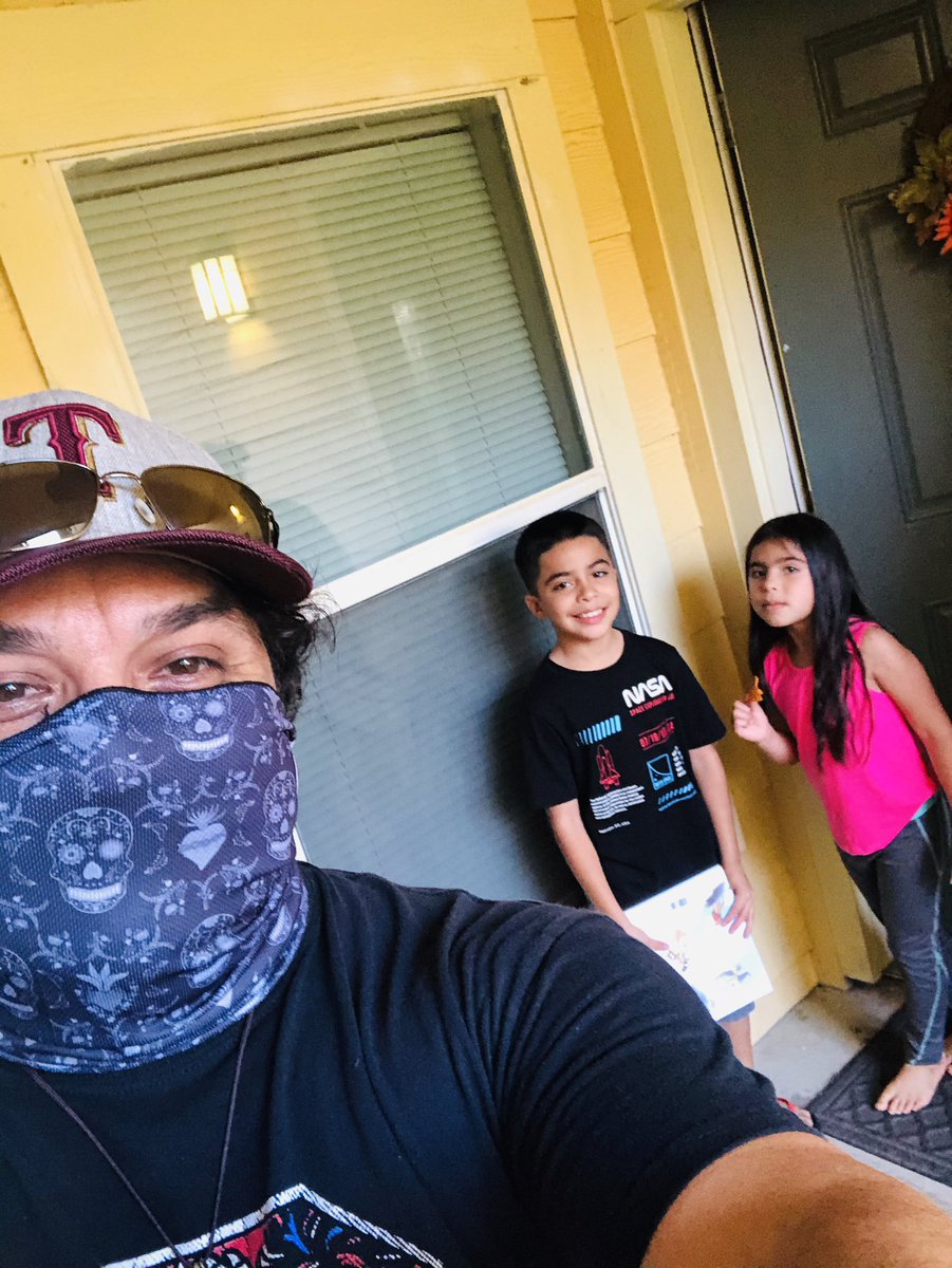 HdzMaestro's tweet photo. 6 hours. 22 books delivered. The drives between home visits were short, but the beautiful conversations were long and powerful. Today was an exhausting but exhilarating day having the privilege of seeing all of my kids @NISDCable @NISD #CableLegends @WeGoPublic https://t.co/RX0wiWcuOI
