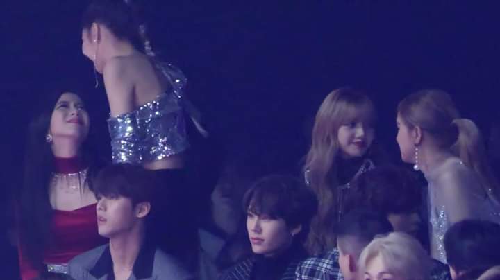 LALISA👑❤️ tweet media