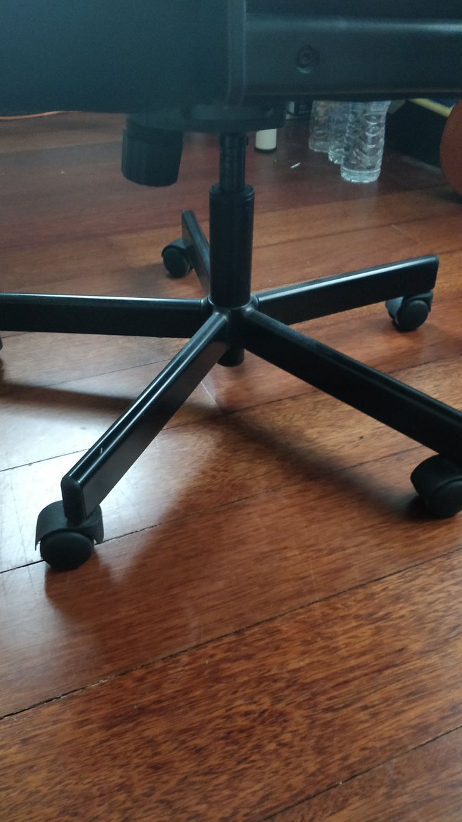 syazmansies's tweet image. Whoever have a chair that can move. I reccomend you to change the wheel to rollerblade wheels. Damn nice. So smootthhhhh. Save your wood floors from scratch marks