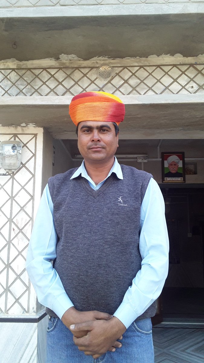 ANDARAMGODARA's tweet photo. साफे के साथ सेल्फी With महाराजा साहब @vishvendrabtp जी ओर से @mlaruparam जी की मुहिम में आप भी बनिये भागीदार...@BalveerTeja
@BidiyasarRamdev @hudabarsloo
@VikramC80852971
@GovindDotasra
@hanumanbeniwal
@PremaramSiyag6
@mukkyjat1020
@MukeshBhakar_ @RamniwasGawriya
#SaffaTwitter https://t.co/YQwfrn5Gl1