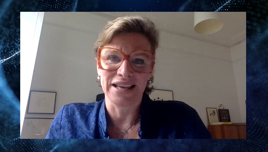 Per non avere ruolo ingombrante e vecchio lo Stato deve investire in aree che l’impresa non sta ancora immaginando: l'economia digitale è stata una di queste. Abbiamo bisogno di investimenti che riescano a catalizzare l'impresa privata. <a href="/MazzucatoM/">Mariana Mazzucato</a> #EYItaliaRiparte