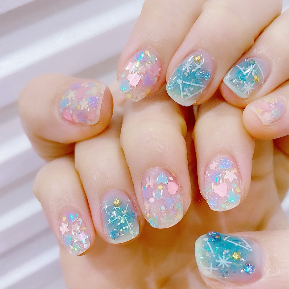 お友達のネイルを新しくしました！✨ゆめかわテイストな星座ネイル