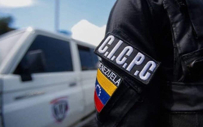 #4Jun| 📢 🇻🇪¡LA ETIQUETA DEL DÍA! ⏩ #VigilemosLaPatria

Pueblo y Fuerza Armada Nacional Bolivariana (FANB) y cuerpos policiales del país unidos mantengamos la guardia en alto y preparemonos para mantener una Venezuela inexpugnable. !Juntos podemos lograrlo!