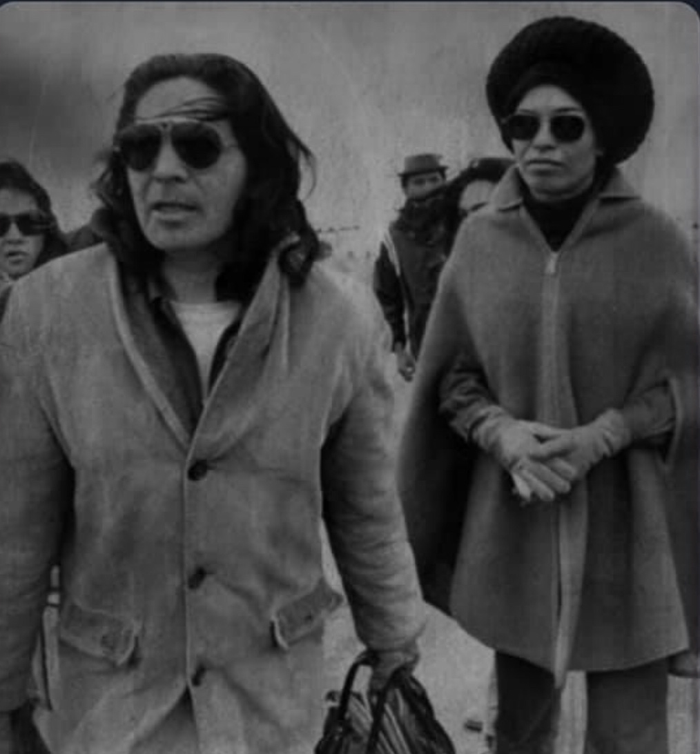 WeAreTheSeeds_'s tweet photo. 1973. Angela Davis (Black Panther Party) walks with Onondaga Chief Oren Lyons as he leaves Wounded Knee. If you know the photographer, please dm. Thank you. https://t.co/qN2Qlifvel