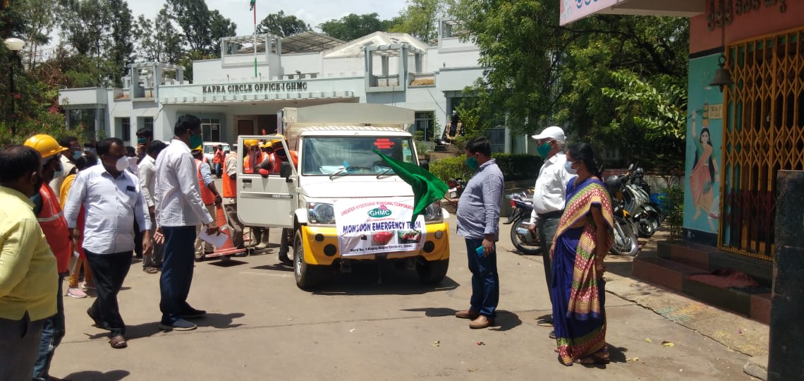 DC_Kapra's tweet photo. ##Swachh Namaskar 🙏

Inauguration of Monsoon emergency teams of Kapra circle at Kapra Municipal office  by ZC-LB nagar zone, SE-LB nagar zone,  EE, DEs, AEs have  attended -@ DC kapra @KTRTRS @GHMCOnline @ZC_LBNagar https://t.co/6Wl6MHcHoV