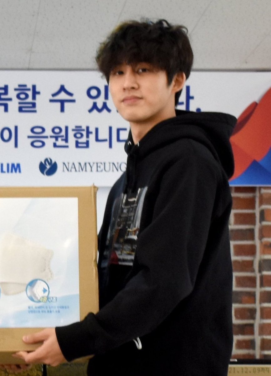 dahyeikon's tweet photo. Hanbin nos mostrou seu rostinho 8 dias antes de completar um ano que nós ikonics não víamos ele

8 dias...... o importante é que não completou um ano não é mesmo?! https://t.co/y7kYerW5ZT