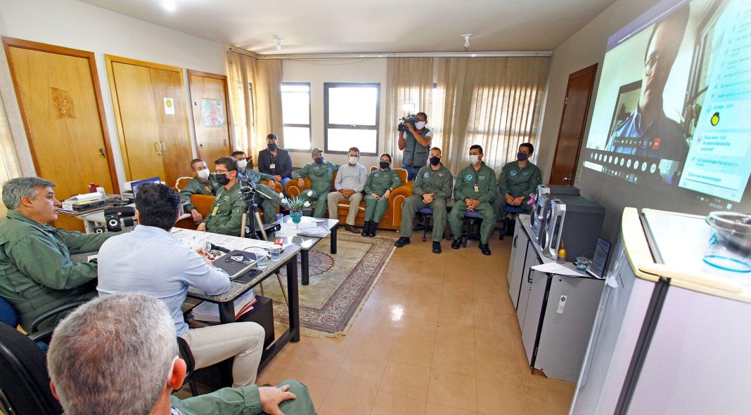 PilotoPolicial's tweet photo. Mato Grosso do Sul -Militares da Força Aérea Britânica conhecem experiência do Patrulhamento Aéreo de Mato Grosso do Sul

clique aqui para acessar a matéria https://t.co/qeMeF2TSkY

 #encontrovirtual #GPAMS #academiadaForçaAéreaBritânica #PMMS #GPA https://t.co/ajYkbeNAkf