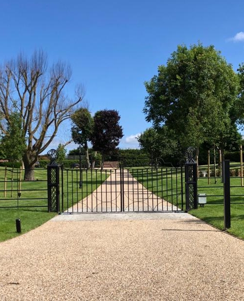 ⭐THROWBACK THURSDAY⭐⁠

What at entrance, bespoke Entrance Steel Gates installed in Essex.
Our solid Gates add security as well as beauty to your property. 

#metalgates
#bespokegates
#entrancegates
#entrance
#drivewaygoals
#gatesofinstagram
#thetraditionalco