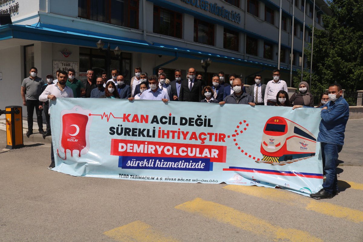 TCDDTasimacilik's tweet photo. Sivas Bölge Müdürlüğü çalışanlarımız “Kan acil değil sürekli ihtiyaçtır” sloganıyla kan bağışı kampanyasına katıldı. https://t.co/oFLSBo3nUE
