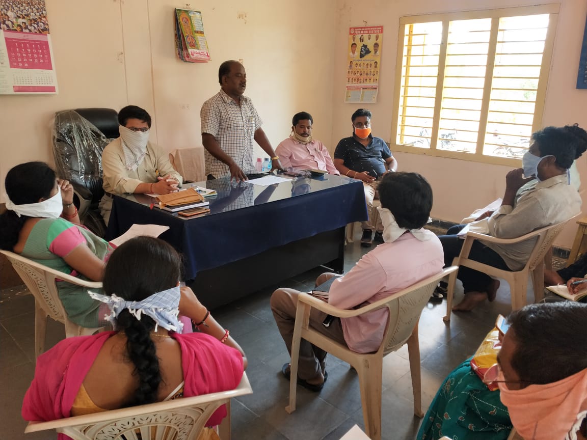 MPO_Eligaid's tweet photo. Eligaid Mandal Special officer conducted review meeting with GP spl.officers &amp; Panchayath secretaries on Palle Prgathi – III at Eligaid Mandal, MPDO,MPO,AE PR are participated in this program.

@dpo_pdpl
@collector_pdpl https://t.co/hu3fYGI38g