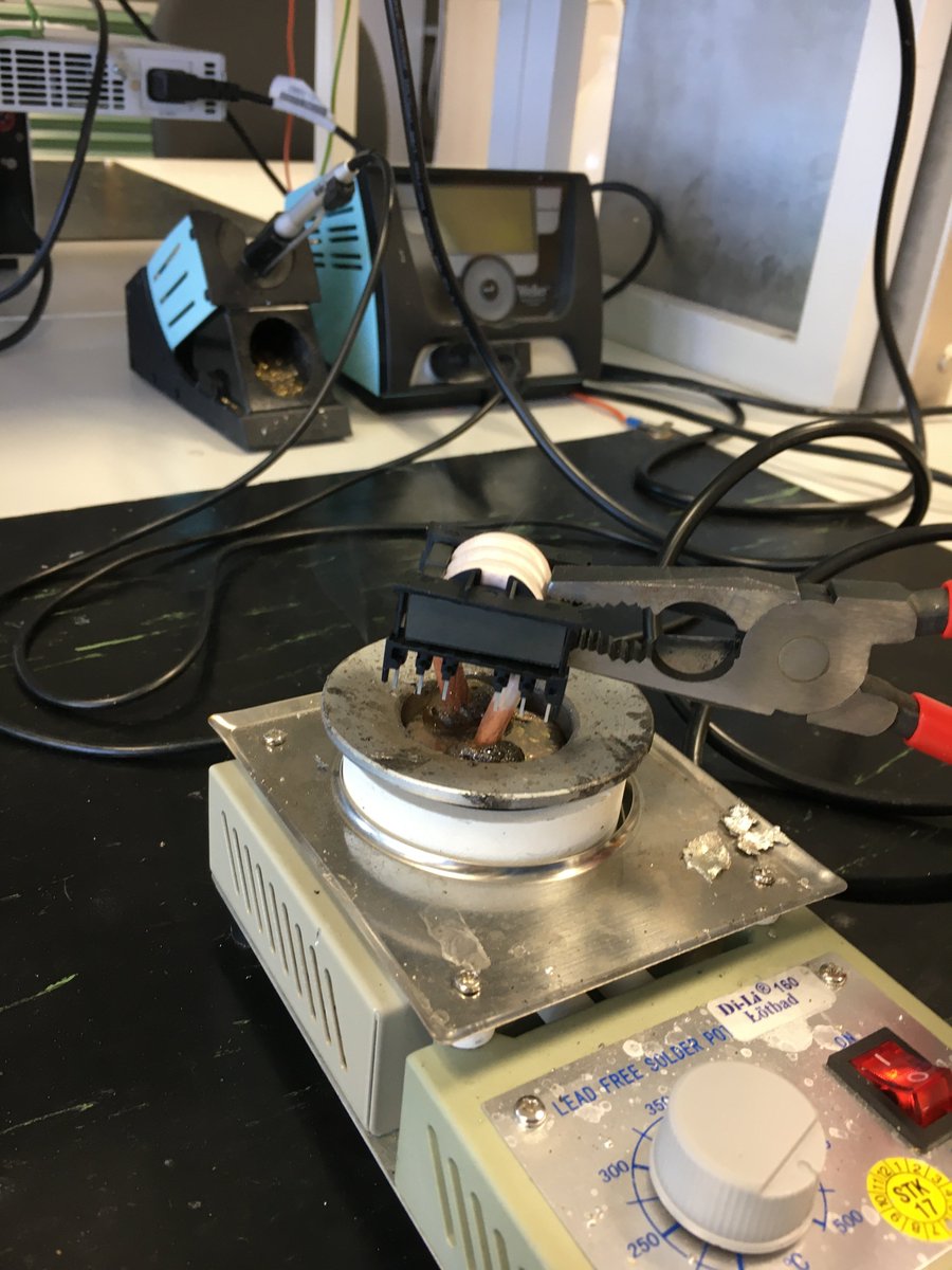 HeliosRbz's tweet image. Since there was no coil, that matched to our requirements, we wound it ourselves without further ado.
 #PowerElectronics #Masterproject #Microelectronics #rbzentrum @HS_Reutlingen