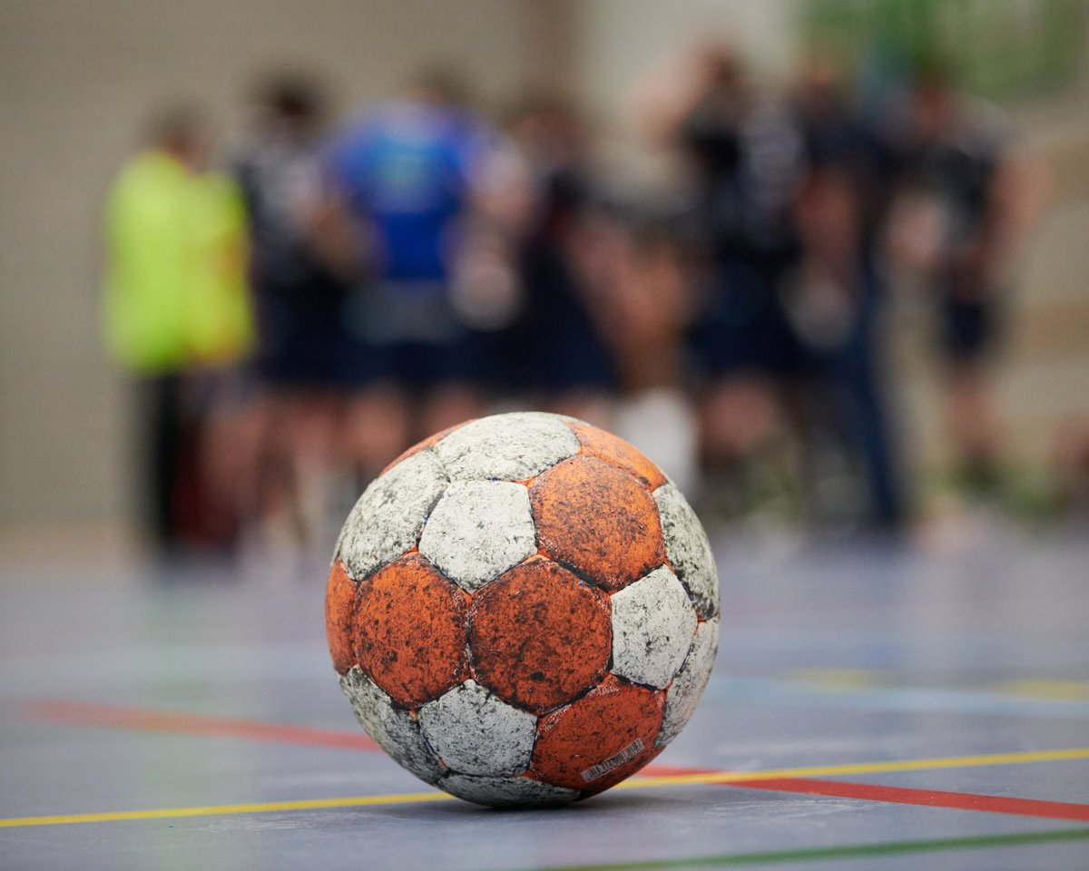 VHVhandbal's tweet photo. UPDATE Covid-19

Voor wat betreft de organisatie van de zomerkampen en de verdere heropstart van het handbal wachten wij op het officiële ministeriële besluit alvorens officieel te communiceren.  

@SportVlaanderen @vlaamsesportfed https://t.co/DhNQWQDUvU