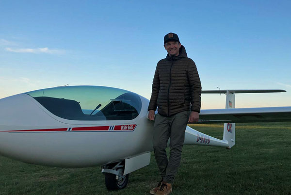RalphGoerlich's tweet photo. Was ein Erfolg für Chris Jörges vom Rhönflug Gersfeld/GFS Wasserkuppe: Gleich zwei Mal nutzte der 34-Jährige das gute Segelflugwetter der letzten Maiwoche, um zu einem tausend Kilometer langen Flug aufzubrechen. https://t.co/FFZcrsQpPF https://t.co/gsJxZdCcjs
