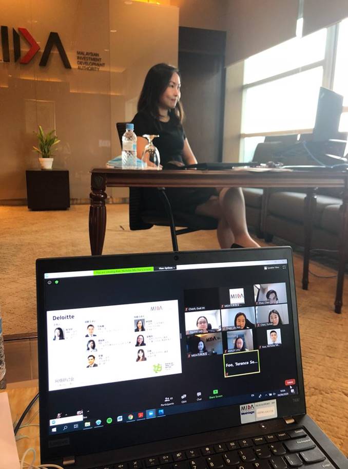 OfficialMIDA's tweet image. @OfficialMIDA had a fruitful interactive session with potential China investors at @DeloitteMY Webinar: Malaysia - The Ideal Investment Destination for #IR40 and #SupplyChain Realignment. Thank you for having us! #FirstPointofContact #newalternativebaseforAsia #DigitalMarketing
