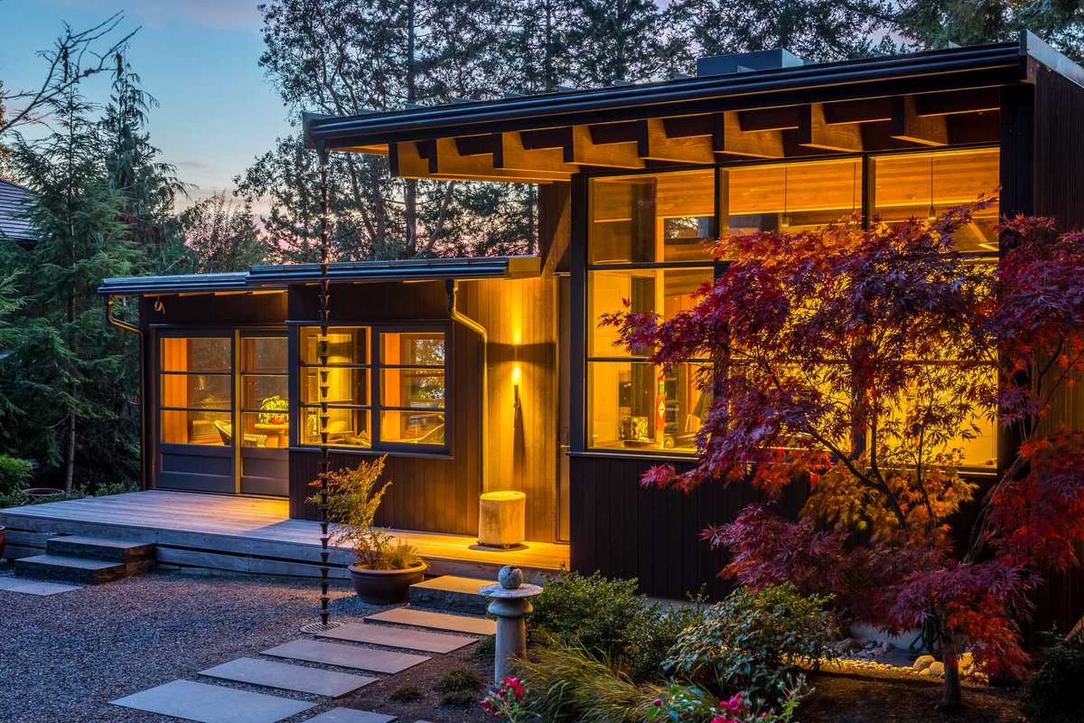 artfasadcom's tweet image. По желанию домовладельцев одноэтажного каркасного дома с панорамными окнами, один из которых родом из Швейцарии, дизайн жилища должен отражать элементы швейцарского архитектурного стиля.  #КаркасныеДома #ОдноэтажныеДома #ПанорамноеОстекление artfasad.com/chastnyj-dom/o…