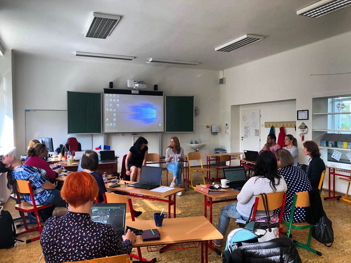 Dynamic_Inkluze's tweet photo. Jsme moc rádi, že už se zase můžeme všichni vídat😉 Zdravíme z 8.workshopu v Buštěhradu projektu #dynamickainkluze #skolstvi #education #vzdelani #camethid #ucitele #pomoc #deti #zaci #skupiny #vzdelani #psychologie #rodice https://t.co/XQ311QOcJb