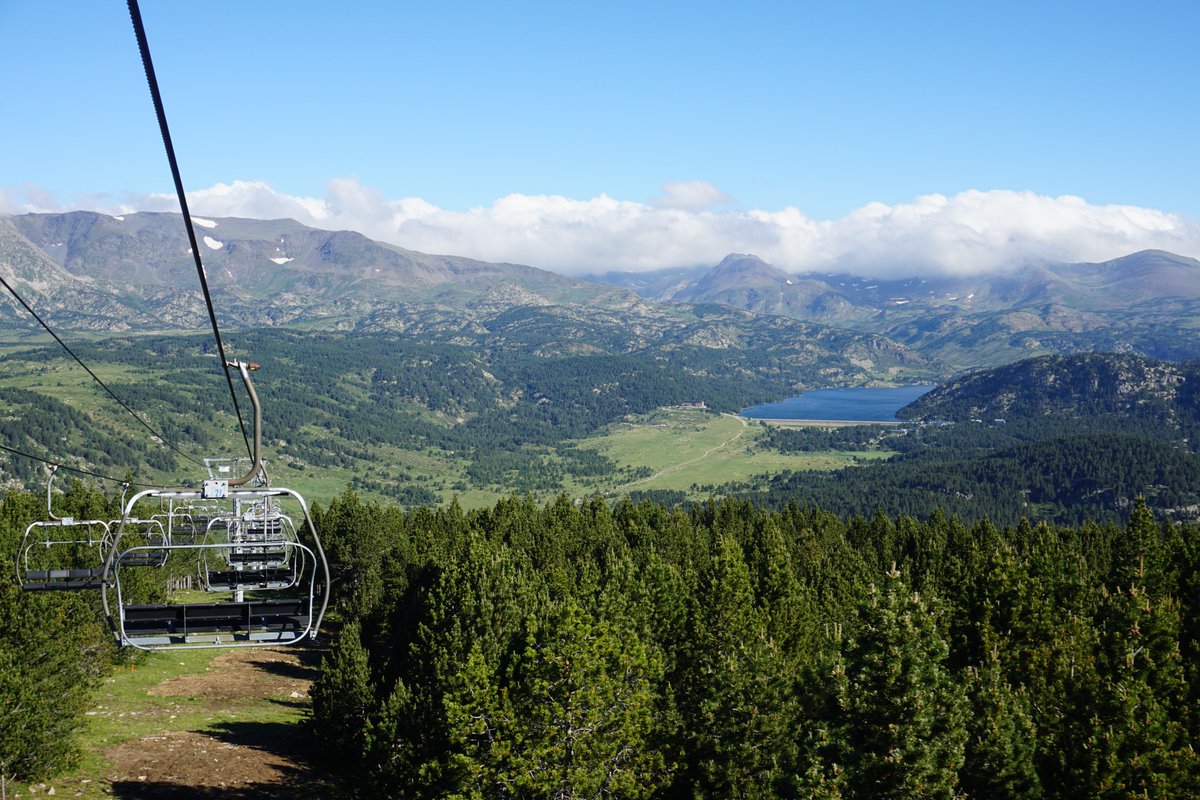 Altiservice's tweet photo. Nous sommes de retour pour vous faire faire le plein d’air pur ! 🌿 Préparez vos chaussures et vos bâtons, c’est bientôt le moment de se dégourdir les jambes à #FontRomeu et #SaintLary ! 🚵‍♂️🚶🏽‍♀️

#Montagne #Été #Rando #Marche #Vélodedescente #Vacances https://t.co/Q8GmixXrIt