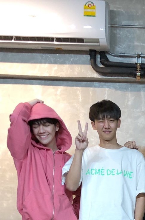 ttemngo's tweet image. Đáng yêu cả đôi thế này thì em chịu 🐼🐰😚
#BringVTIMEBack