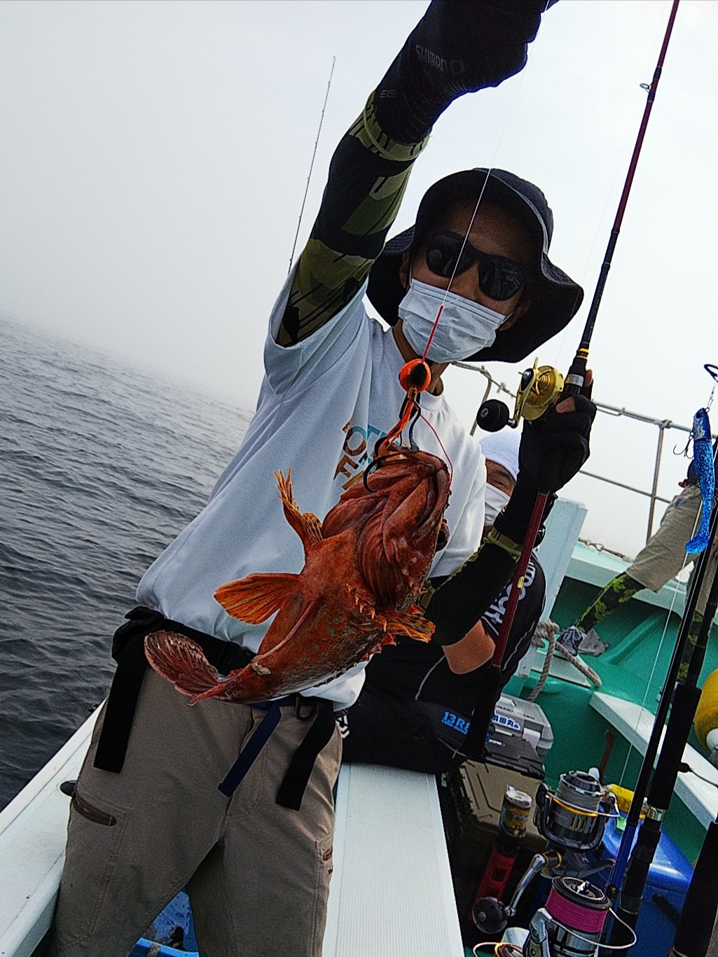 浜田丸せんちょ Na Twitteru カサゴ でかいの出たぞ 1kgくらいありそう 浜田丸なう 浜田丸 船釣り 釣り船 遊漁船 沖釣り カサゴ釣り タイラバゲーム 濃霧 乙浜沖 根魚釣り T Co Kpxcvkdhd3 Twitter