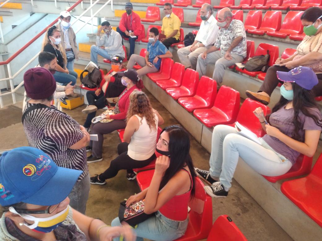 .<a href="/FreddyBernal/">Freddy Bernal</a> reunión <a href="/EquiPolSJB_SC/">Equipo politico San Cristobal</a> <a href="/psuv_sjbautista/">PSUV SAN JUAN BAUTISTA</a> 
*Puntos a tratar:*
-Información sobre el PASI
-Información sobre mesa técnica de combustible 
-Información de Mesa técnica de gas
Plan de Flexibilización #Táchira 
<a href="/jghuerfano/">Jiuvant Huerfano</a> <a href="/PSUVTachira/">PSUV Táchira</a> <a href="/PartidoPSUV/">PSUV</a> <a href="/dariovivaspsuv/">Darío Vivas</a>