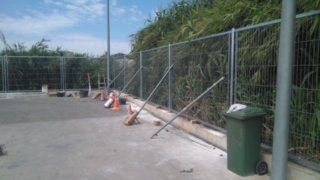 AjLlavaneres's tweet photo. [L'AJUNTAMENT INFORMA] ℹ️ Millorem la deixalleria de les #3Viles gràcies a una subvenció de l'Agència de Residus de Catalunya.

👷‍♂️👷‍♀️Aquests dies, s'està substituint la tanca per una de nova. 🚧

+ Info 👉 https://t.co/MNhCqea1wl @ajcaldetes @Radio_SantVi https://t.co/Q9Ejlpm3jm