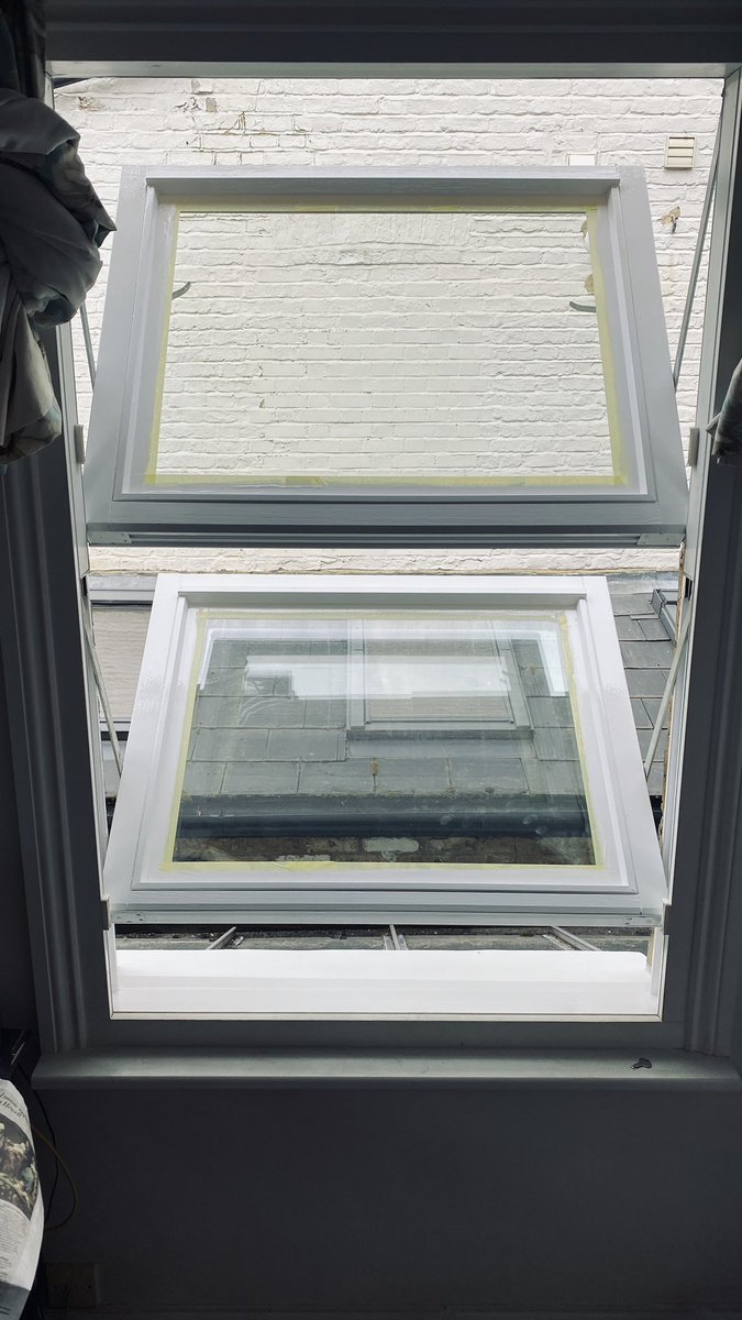BespokeDecorUK's tweet photo. Great window system #flipmo so i can easily #paint #exterior I wish that would be a standard #exterior #painting #londonpainter @DTPaintExpert @DuluxDecCentre @BespokeDecorUK #whitegloss #gloss on the #woodwork and #masonry on the window sill #Fulham https://t.co/DTQSB3jpay
