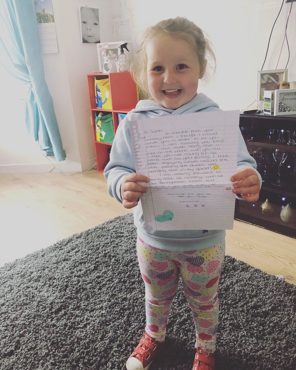 dana_ell's tweet photo. When Sophia received her letter form Lorraine @bonnybroom1 she loved it #missingyoulots π https://t.co/IiTOHJTBFo