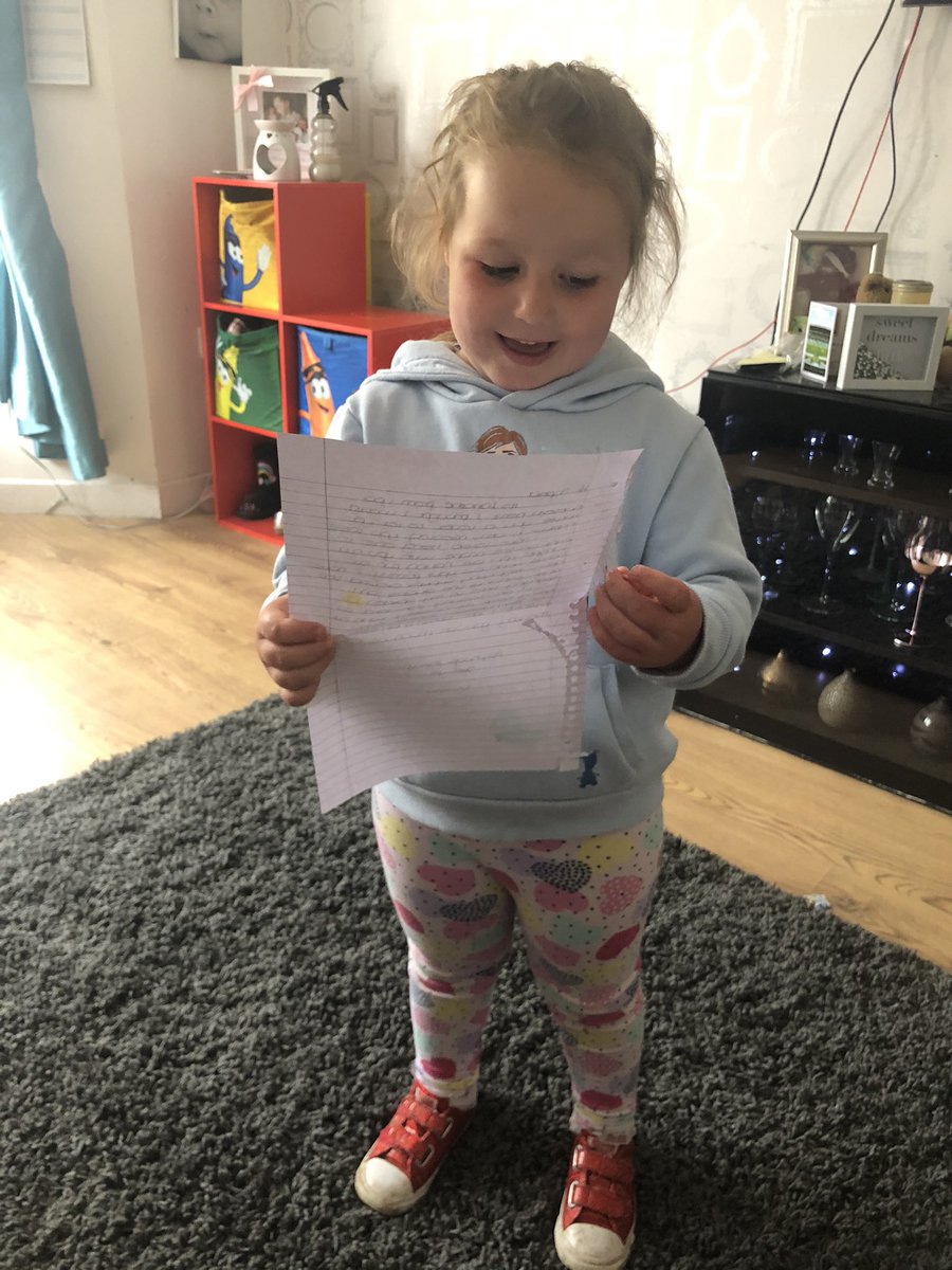 dana_ell's tweet photo. When Sophia received her letter form Lorraine @bonnybroom1 she loved it #missingyoulots π https://t.co/IiTOHJTBFo
