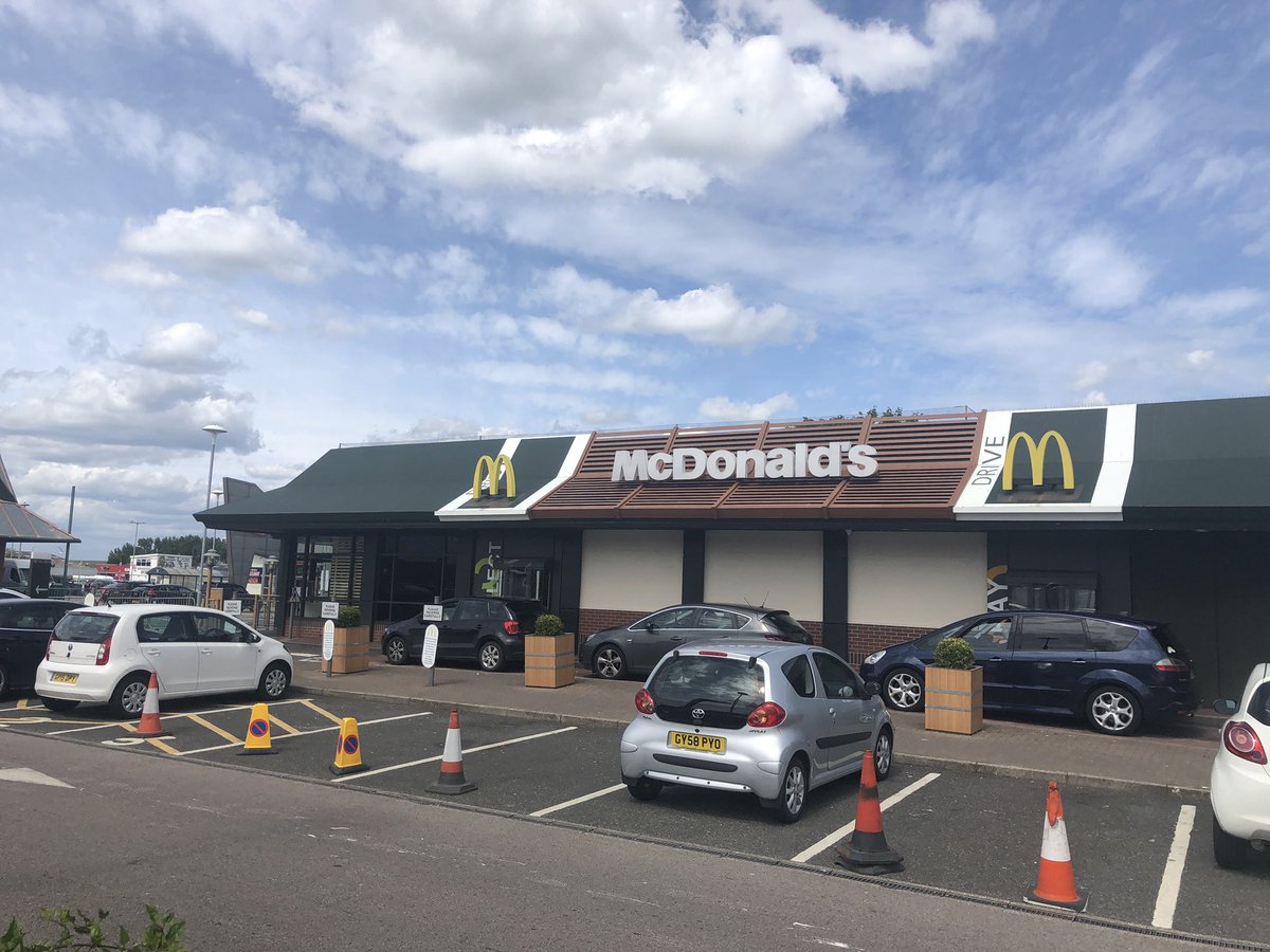 SimonOnAir's tweet photo. I could get you a Big Mac Meal. £50? 🍔 🍟 https://t.co/LbI5jWBOdR
