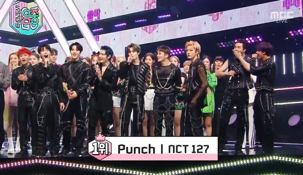 belongDY_'s tweet photo. #Punch1stWin
#Punch2ndWin
#Punch3rdWin
#Punch4thWin
우리칠 4번째 1위 너무 축하하고ㅠㅠ 엠카 연속 2주 1위 또 너무 축하해ㅠㅠㅠㅠ💚💚💚 https://t.co/5FDES4JJ17