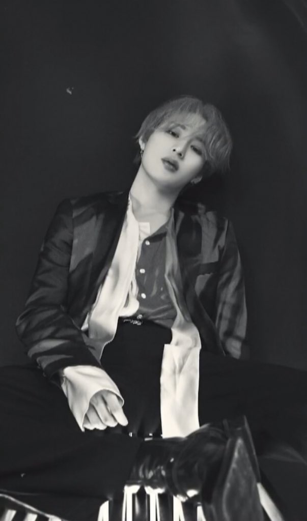 [하성운]　 　   
　　∥∧,,,,∧　 
　　∩ 〃´ᗜ`〃 )
　　 （　　　 ) 
　　 ｀ｕ-ｕ´