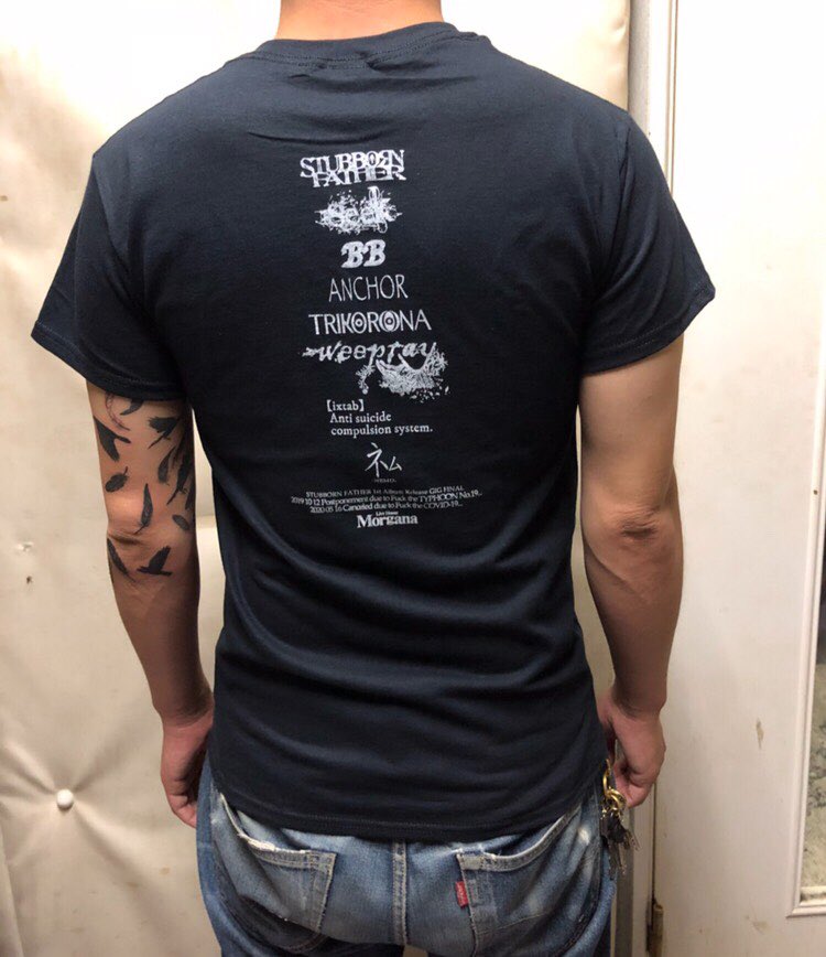stubbornfather's tweet photo. お待たせ致しまして大変申し訳ございませんでした。孔鴉Tシャツは、本日より順次発送を開始させていただきました。皆様のおかげで孔鴉の開催会場だったMORGANAを少しでもサポートする事が出来ます。本当にありがとうございました。到着までもうしばらくお待ち下さい。
#孔鴉
#koua https://t.co/v15Kb2xurF