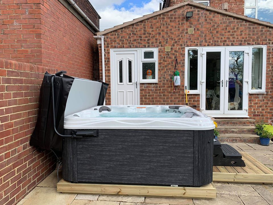 North_Spas's tweet photo. Congratulations to this family on delivery of your @ArtesianSpas Antigua 33 #HotTub! 😍

💧 Seats 6
💧 33 jets
💧 Touch screen display panel
💧 Backlit tranquility waterfall
💧 Full foam insulation
💧 Multi-Coloured LED Lighting

For more information please contact us today! 📩 https://t.co/URGr9rD3zS