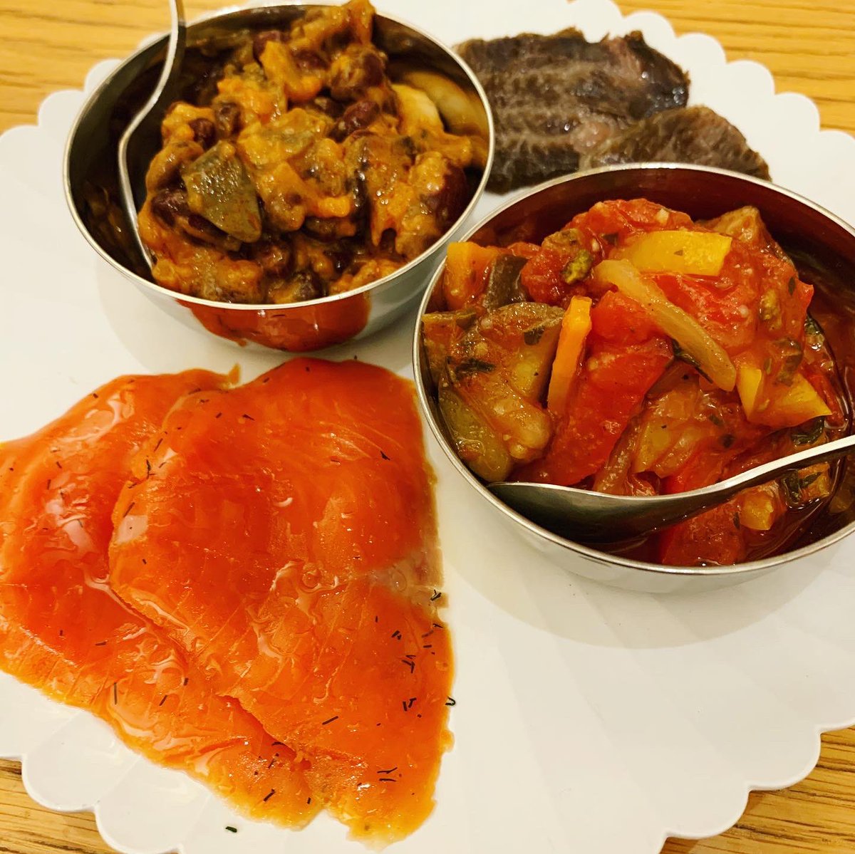 黒沢薫 加藤登紀子 さんから ロシア料理 ジョージア料理 届く 前菜も チキンシュクメルリも最高に旨い スンガリー