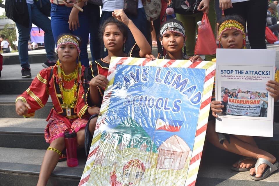 shilengg's tweet photo. Ipagtanggol natin ang mga Lumads!!! Para sa ibang impormasyon at kung nais makatulong, maaring bisitahin ang @savelumadschool 
#SaveLumadSchools #StopLumadKillings https://t.co/FJJO4NwCnQ