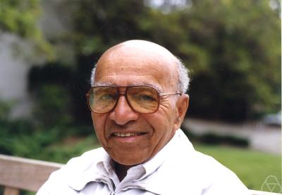 ChrKroer's tweet image. Like everyone else I&apos;ve had many things on my mind this last week, most of them sad. On a positive note, I&apos;d like to share the story of one of my favorite mathematicians: David Blackwell. 

His work had a huge impact on me, and his story is not shared often enough.