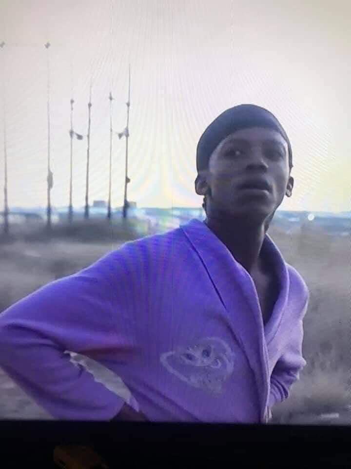 Tee_Malatsi's tweet photo. @phashake1 Re eme ka wena, lahlela https://t.co/a7HvGfg25j